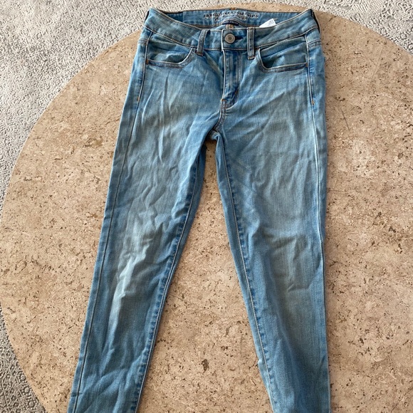 American Eagle light wash jeans - Picture 1 of 3